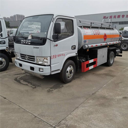 東風(fēng)流動加油車與5噸油罐車 濮陽上戶服務(wù)全解析，助力攪拌車高效運營