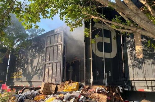 親，你的包裹可能“火了” 霞浦一物流車自燃，安全警鐘再敲響